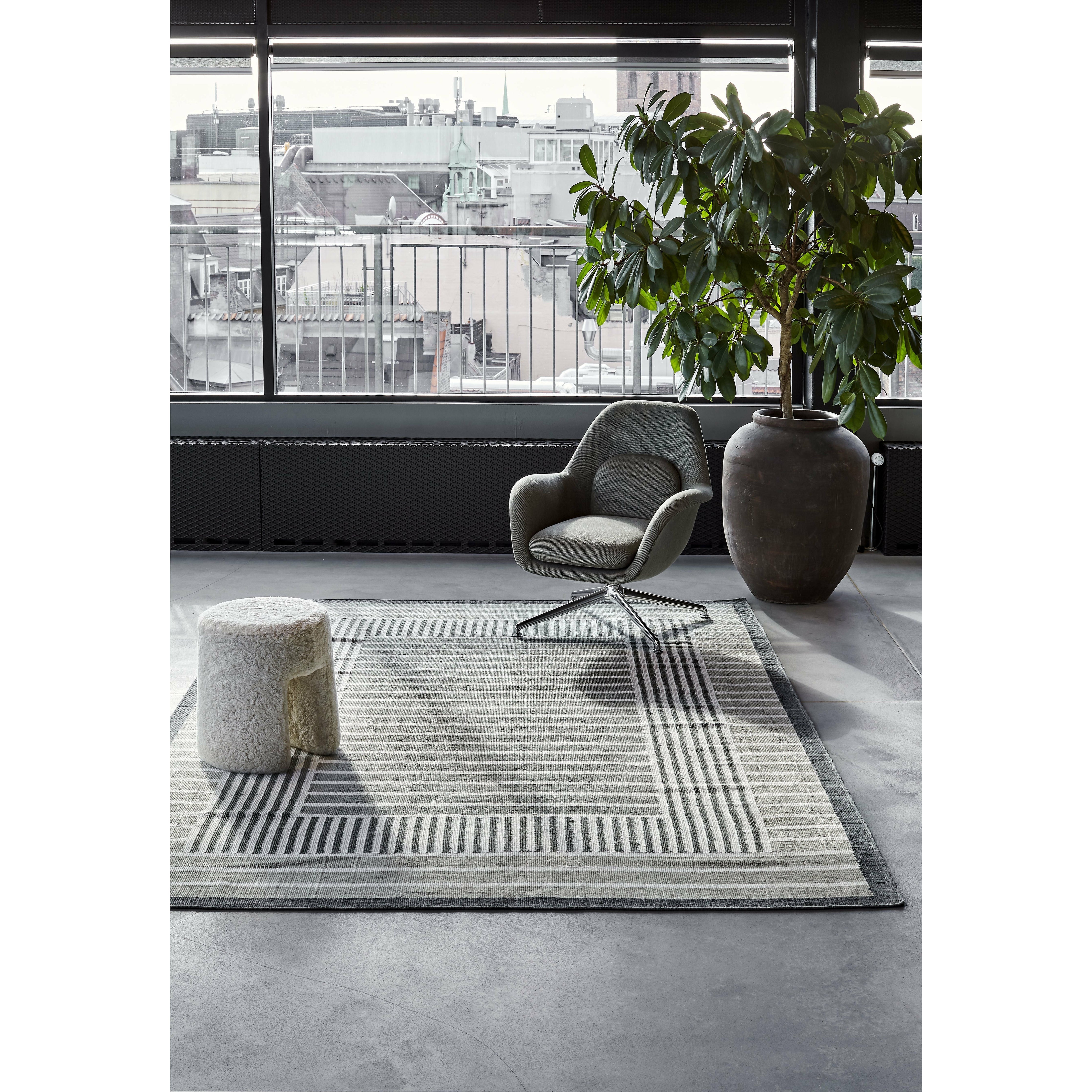 Massimo Hamp Collection av Tanja Kirst -mattan 250x350, grå