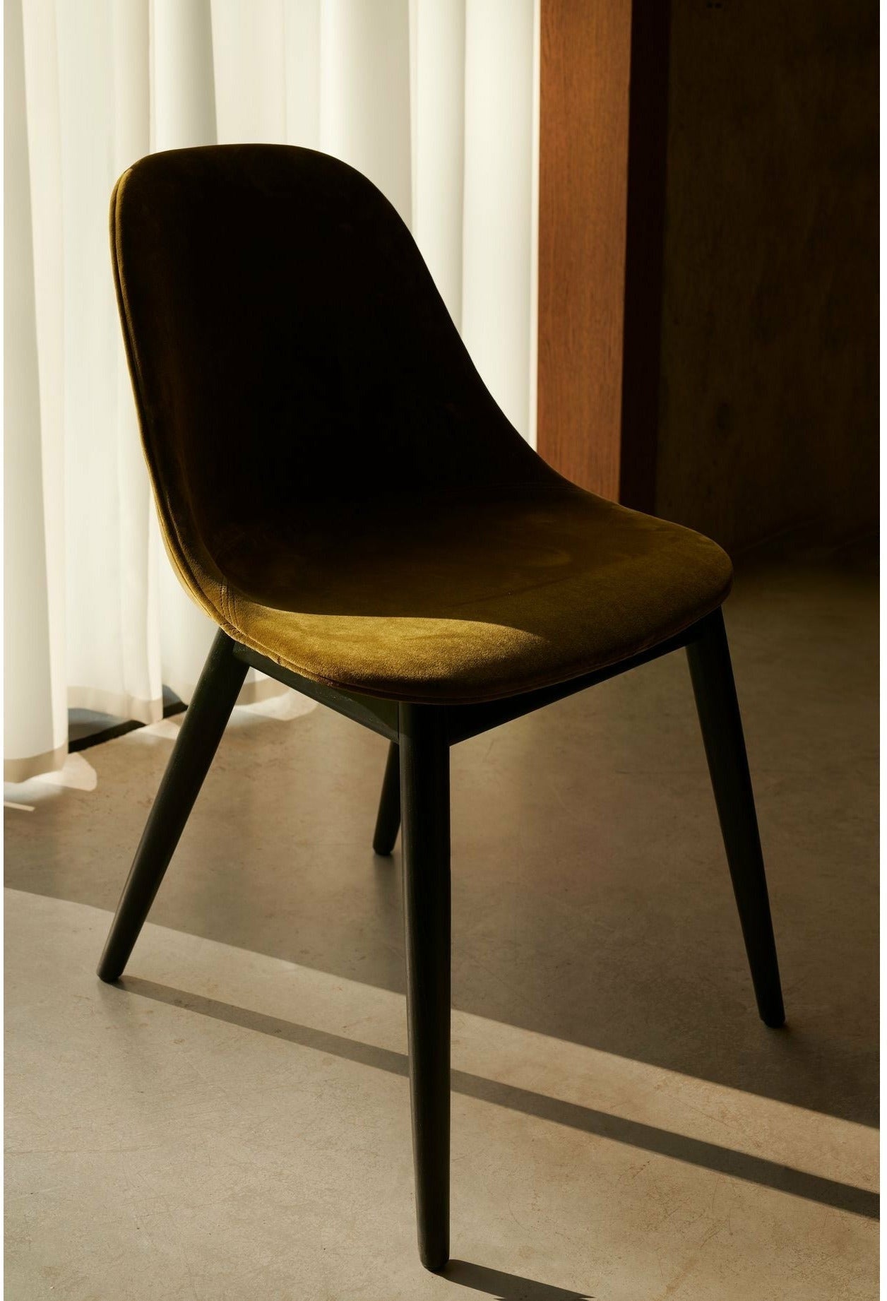 Audo Copenhagen Harbour Upholstered Dining Chair Natural Oak, Bouclé 02