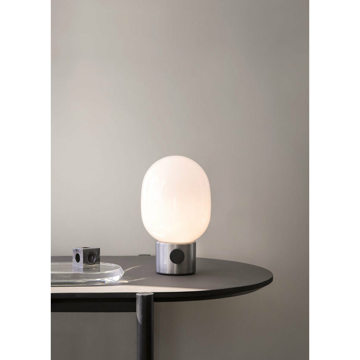 Audo Copenhagen Lampe de table JWDA, noir