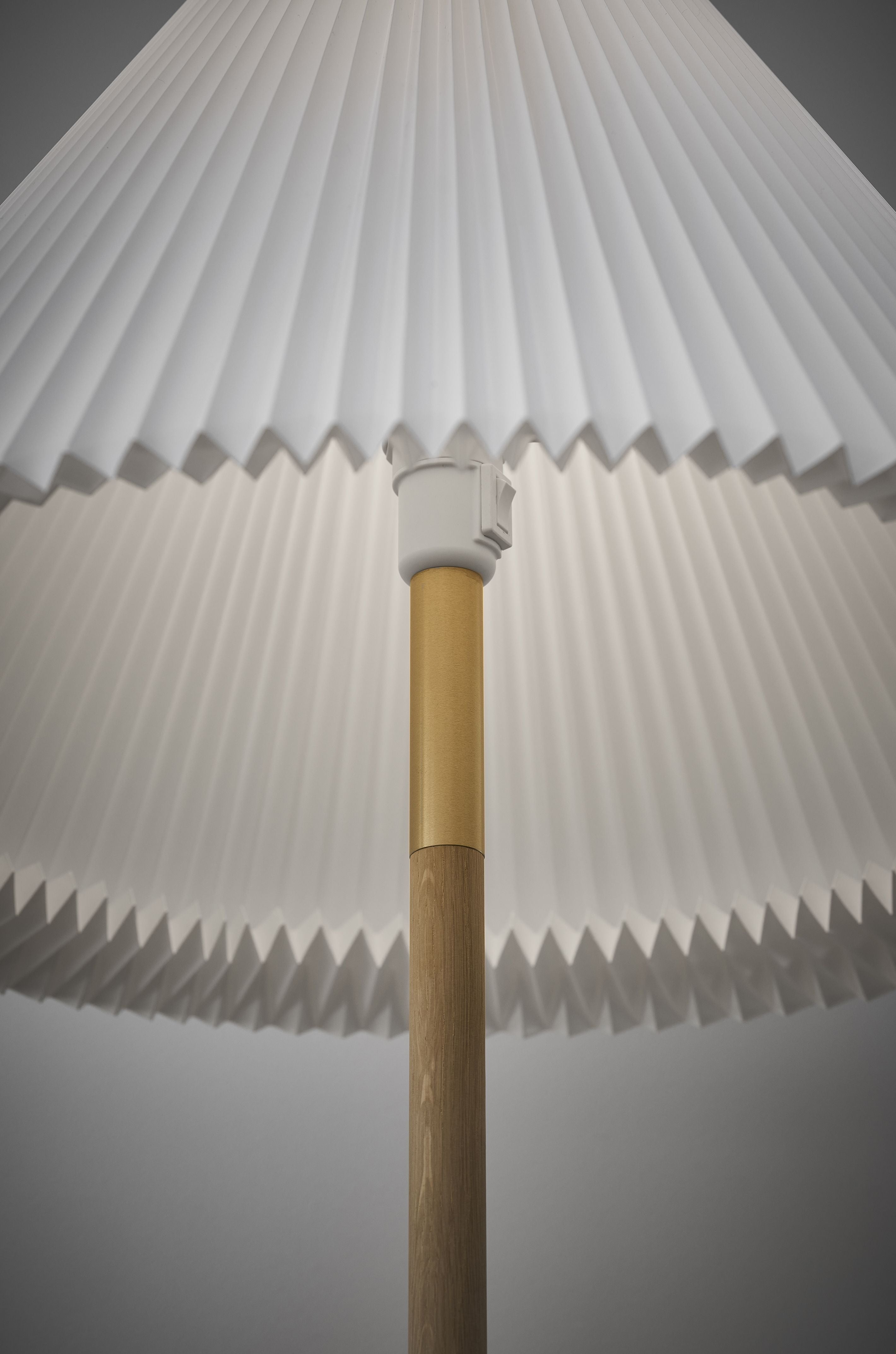 Le Klint 328 Lampe de plancher, Chêne de lumière