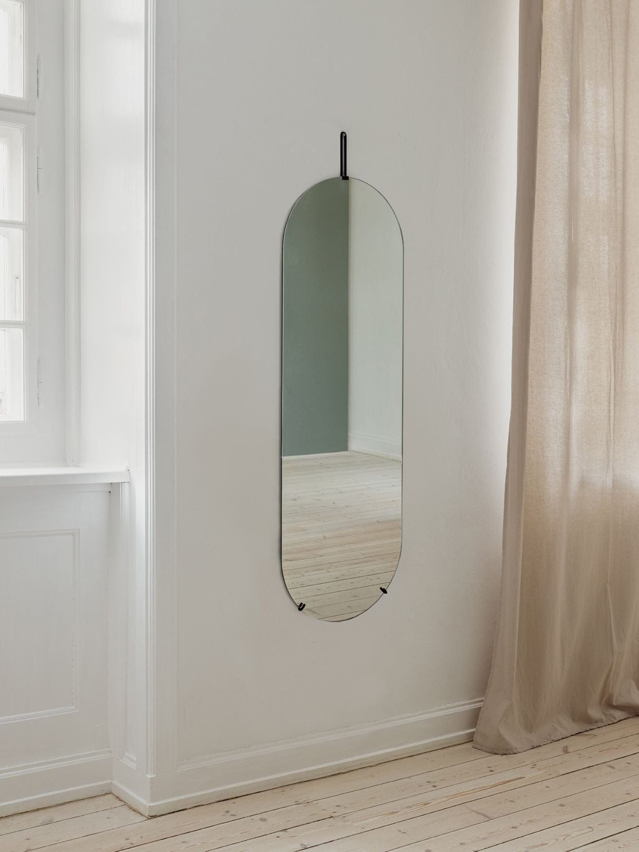 Moebe Væg spejl Ø50 cm, sort