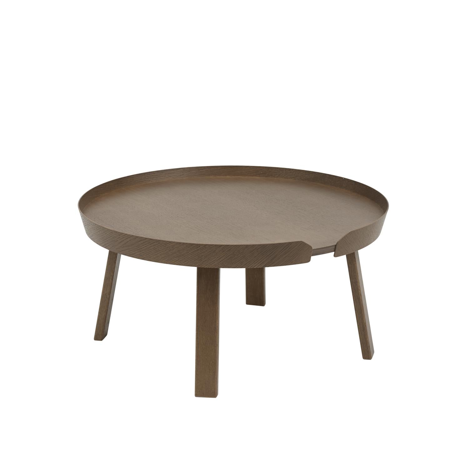 Muuto intorno al tavolino Ø 72 cm, macchiata di marrone scuro