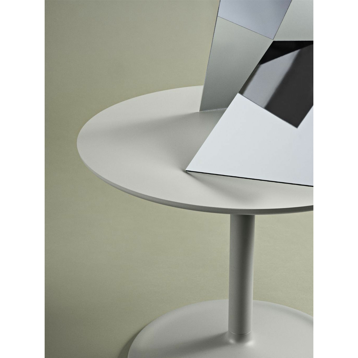 Muuto Table d'appoint douce Øx h 41x48 cm, vert poussiéreux