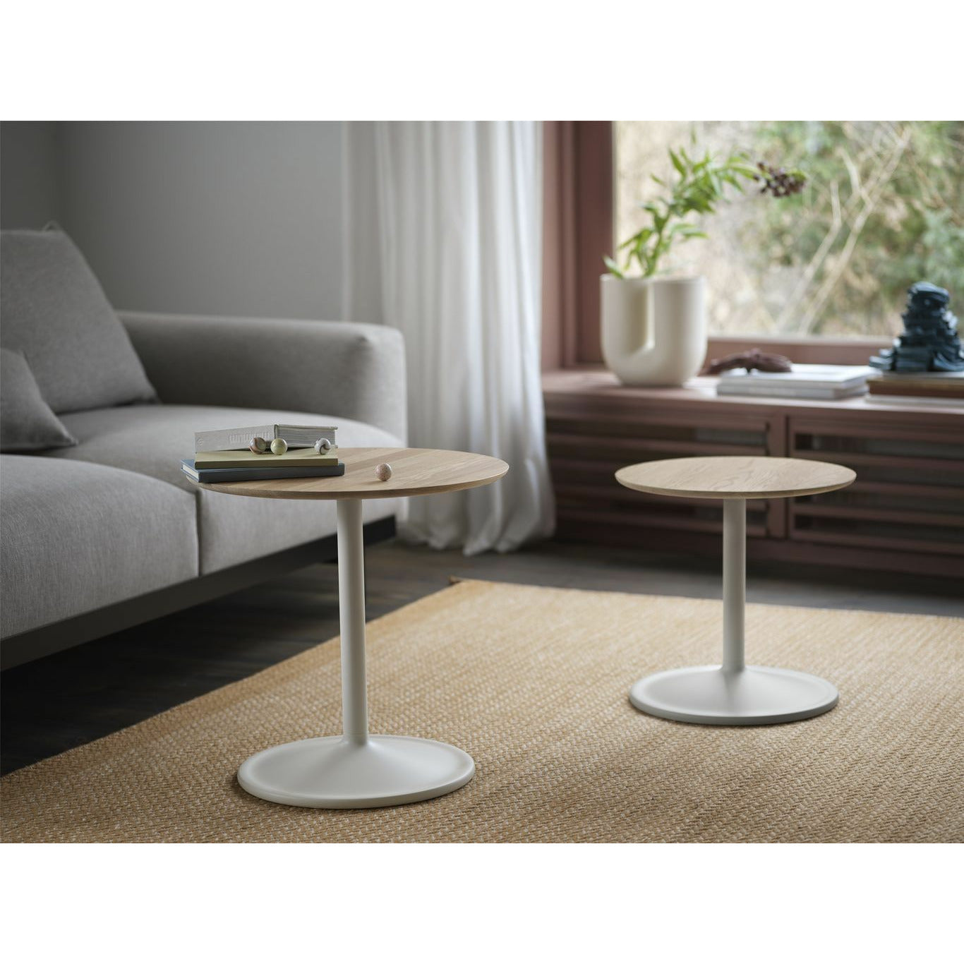 Muuto Table d'appoint souple Øx h 41x48 cm, chêne solide / blanc
