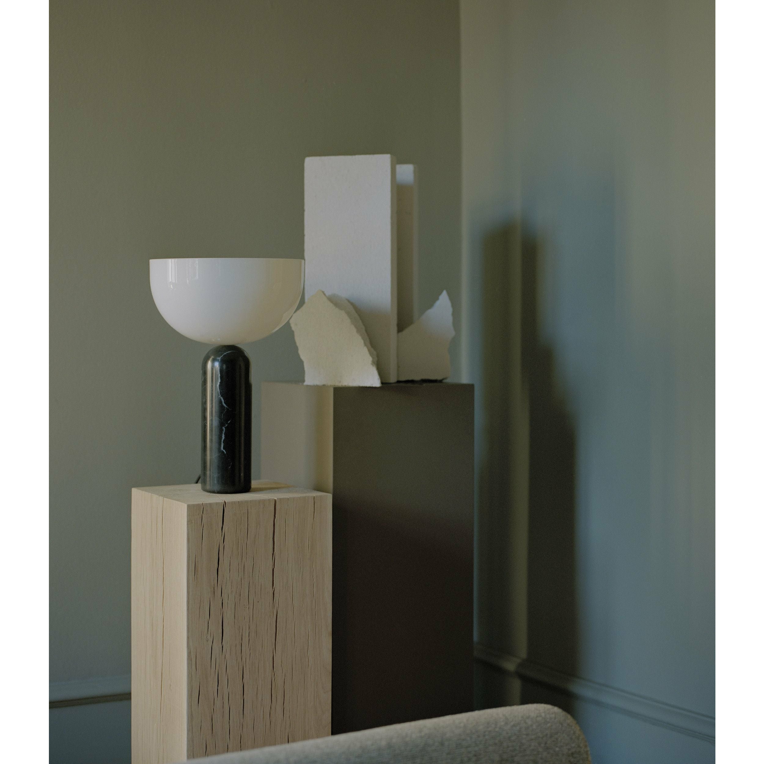 New Works Lampe de table kizu marbre marquée noire, grand