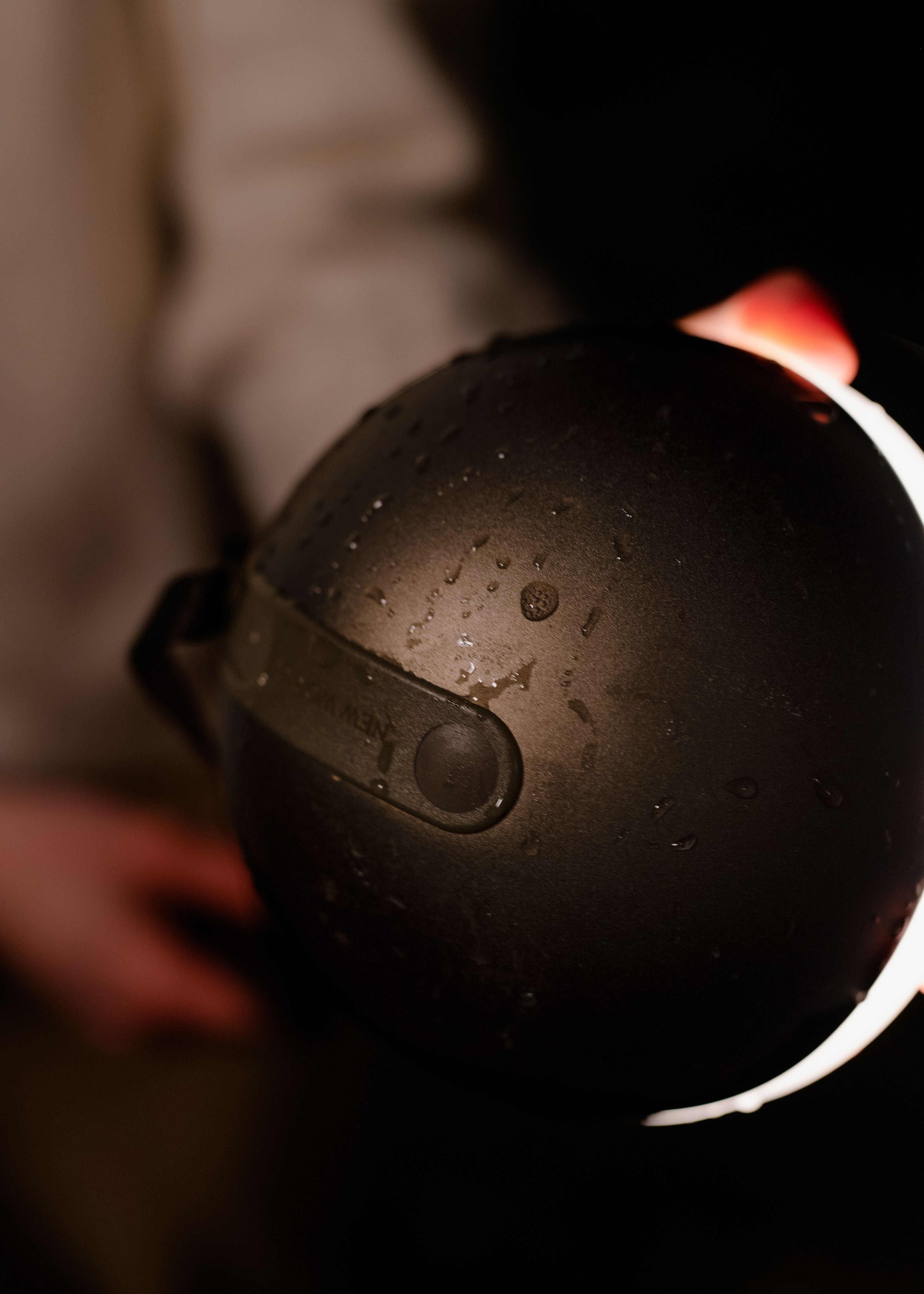 Lampe d'aventure New Works Sphere, bronze foncé