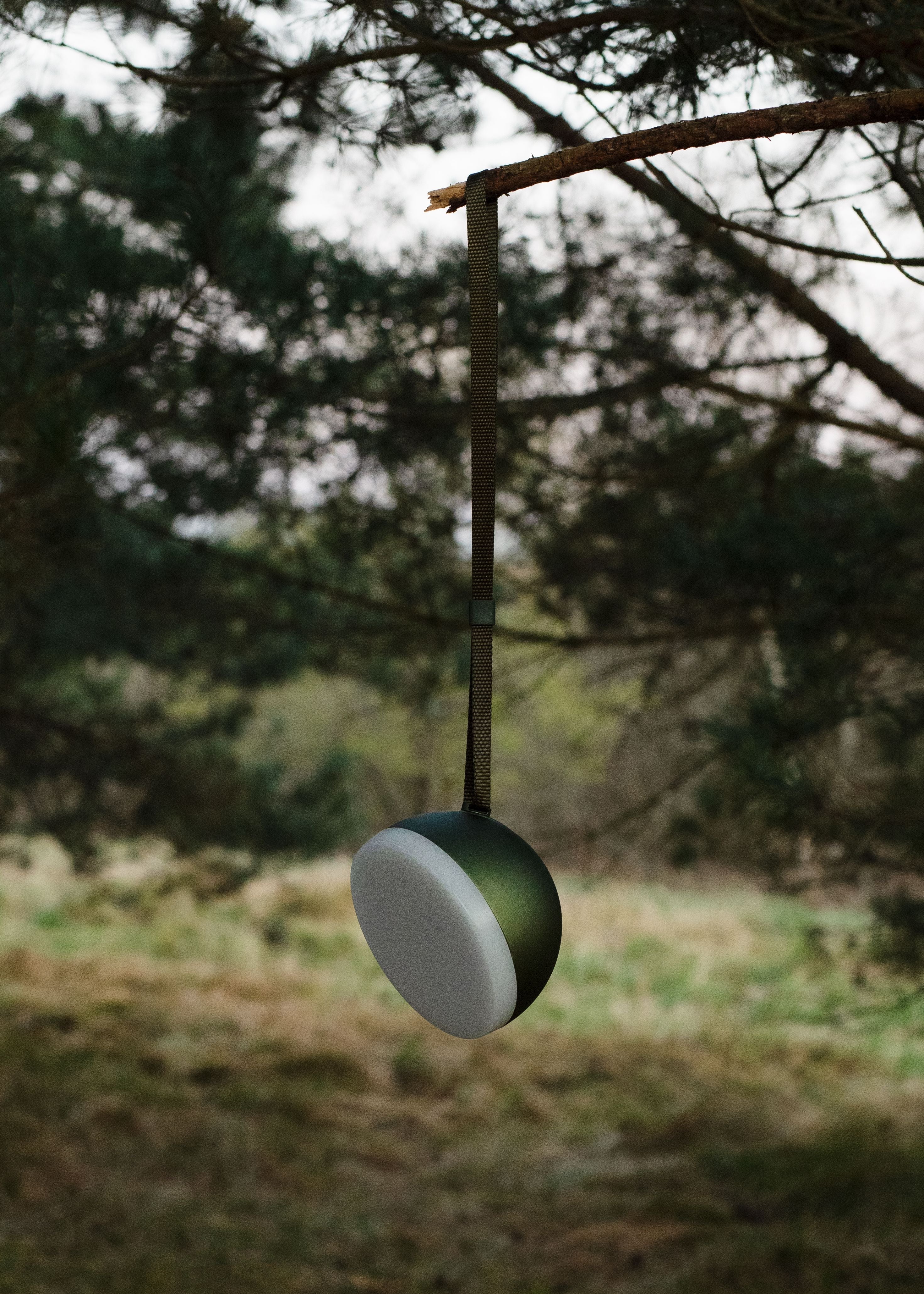 Lampe d'aventure New Works Sphere, gris chaud