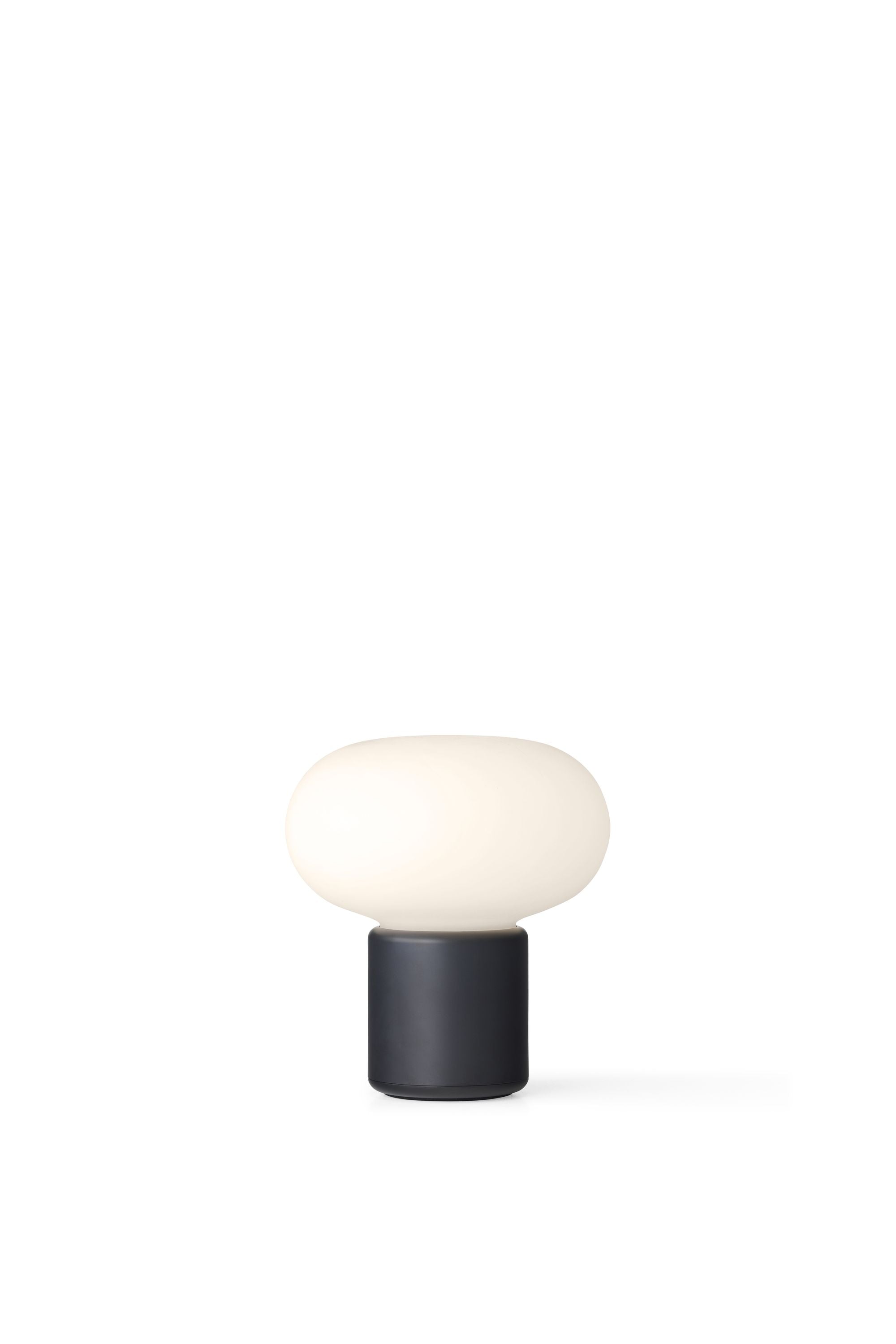 New Works Karl Johan draagbare tafellamp, koud zwart