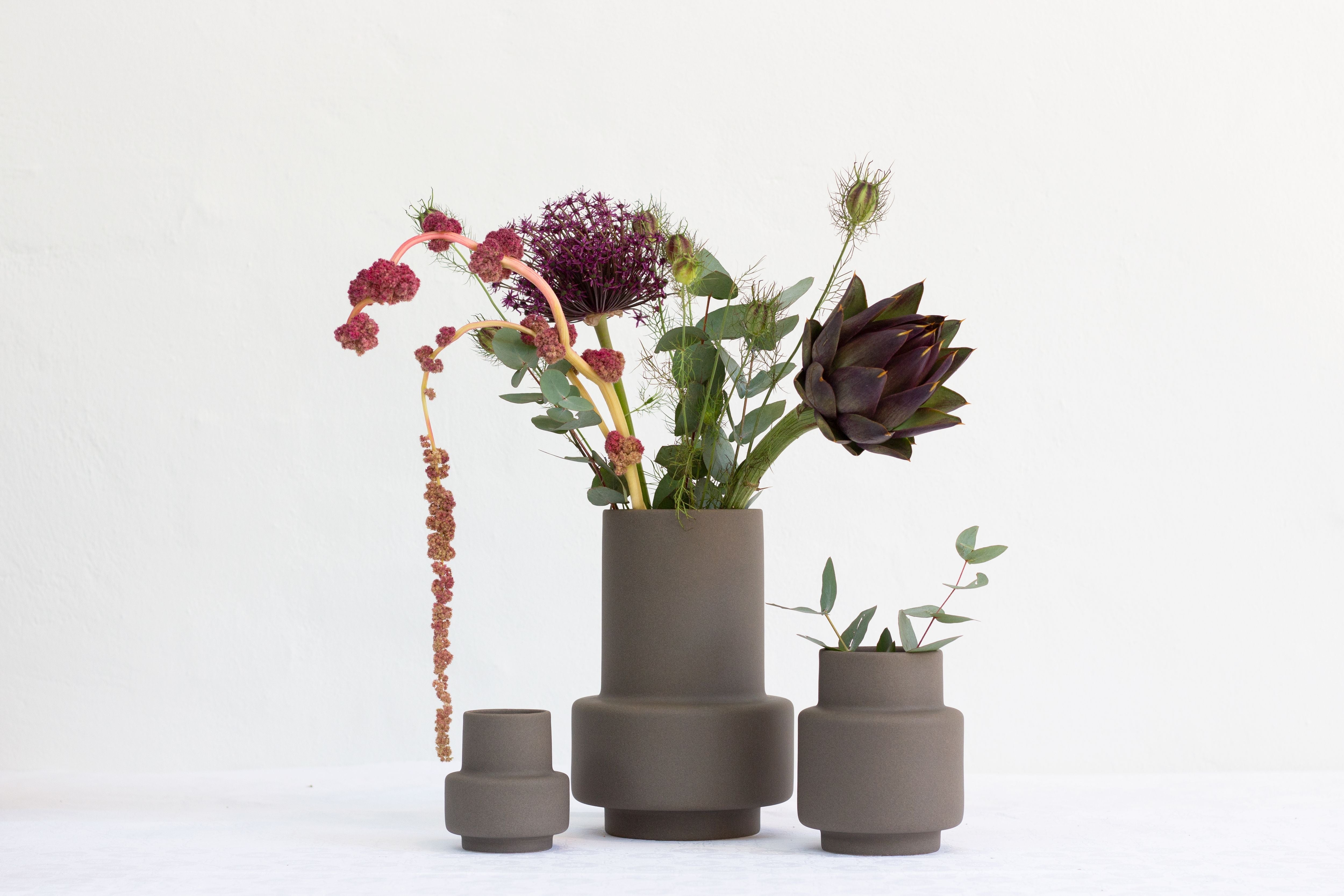 Ro Collection Vase en céramique d'ouragan Medium, pierre sombre