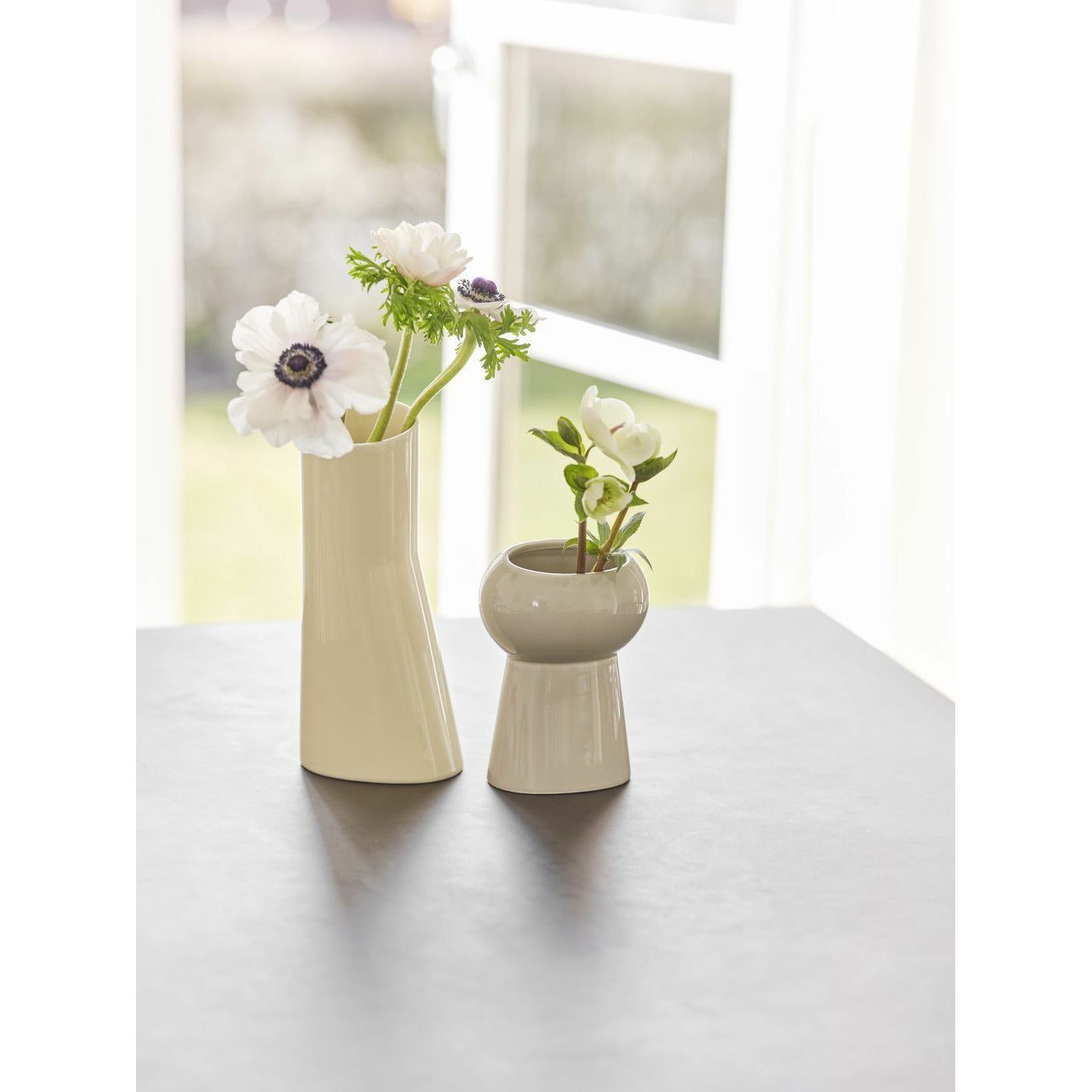 Ro Collection No. 67 Oval Vase, Vanilla