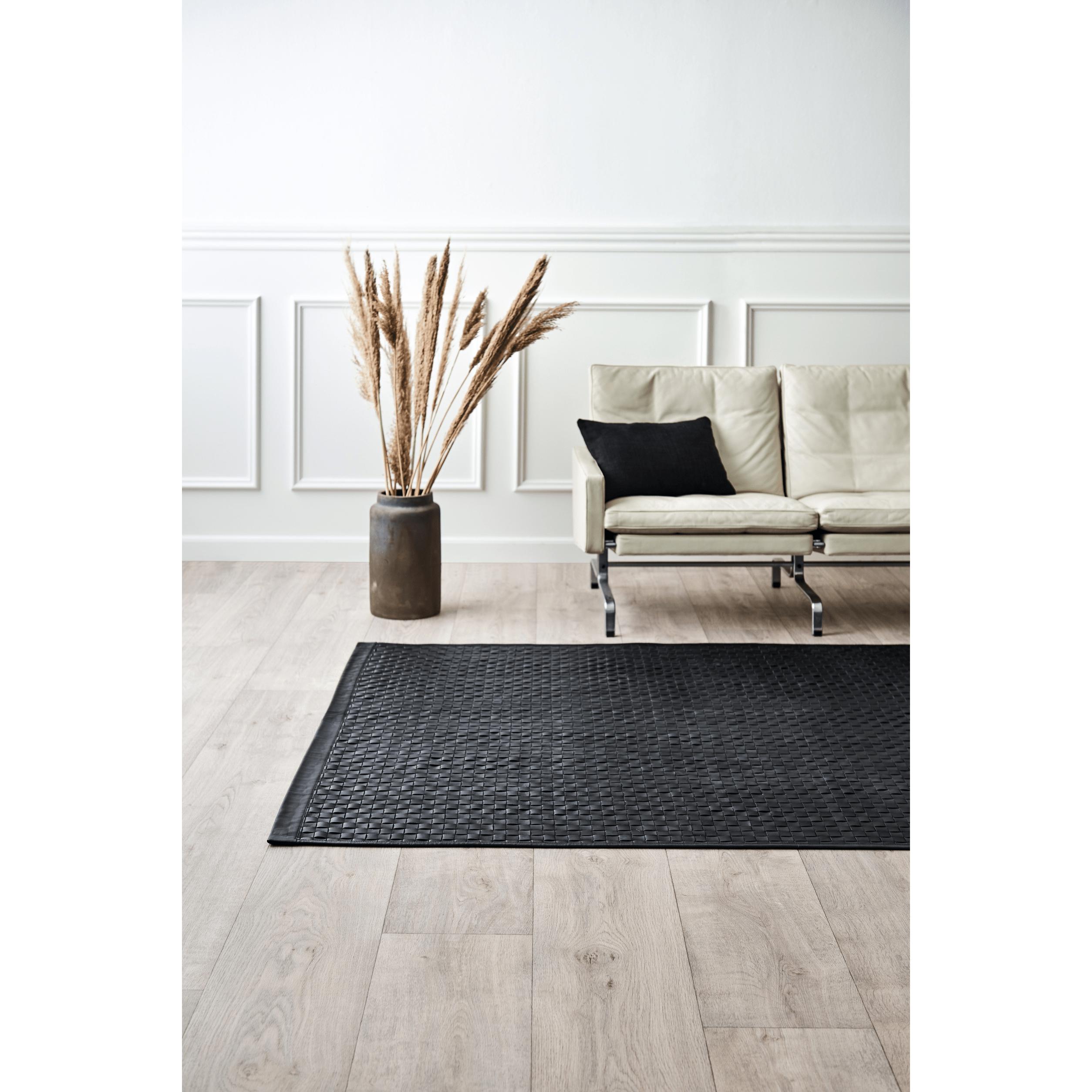 Rug Solid Toscany Raping Black, 65 x 135 cm