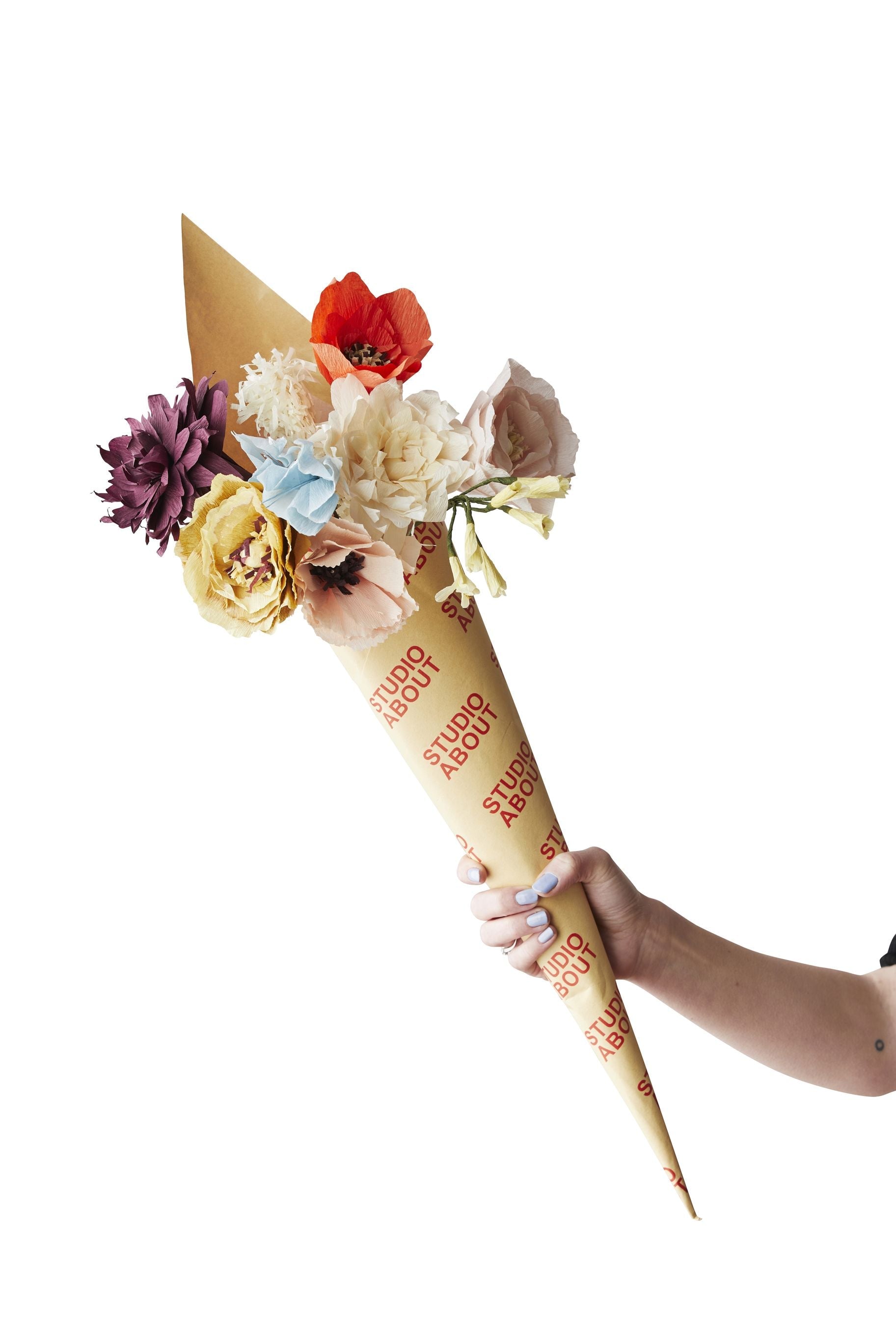 Studio sur bouquet de fleurs en papier, surprise