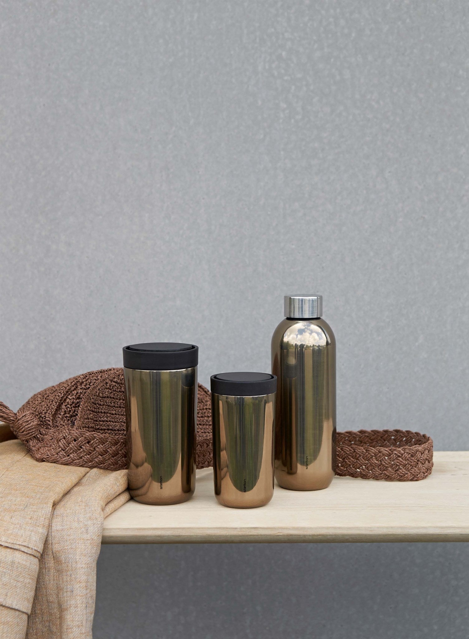 Stelton Keep Cool Thermos Bottle 0,6 L, oro oscuro