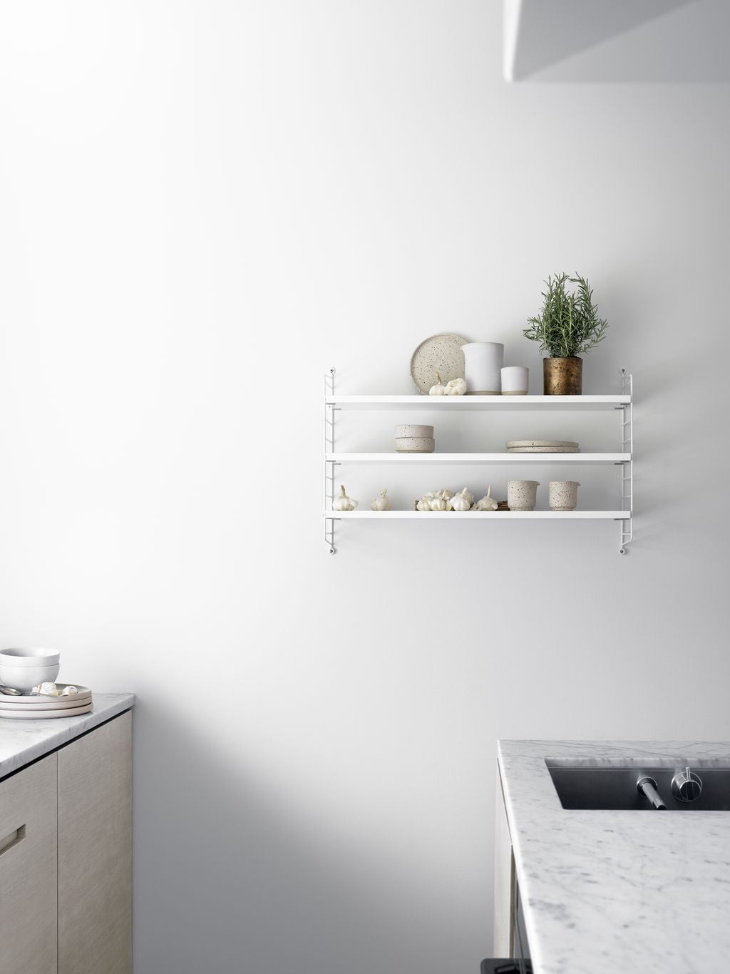 String Furniture Saitensystem Seitenplatte Wand montiert 20x75 cm Weiß, 2 -Set von 2