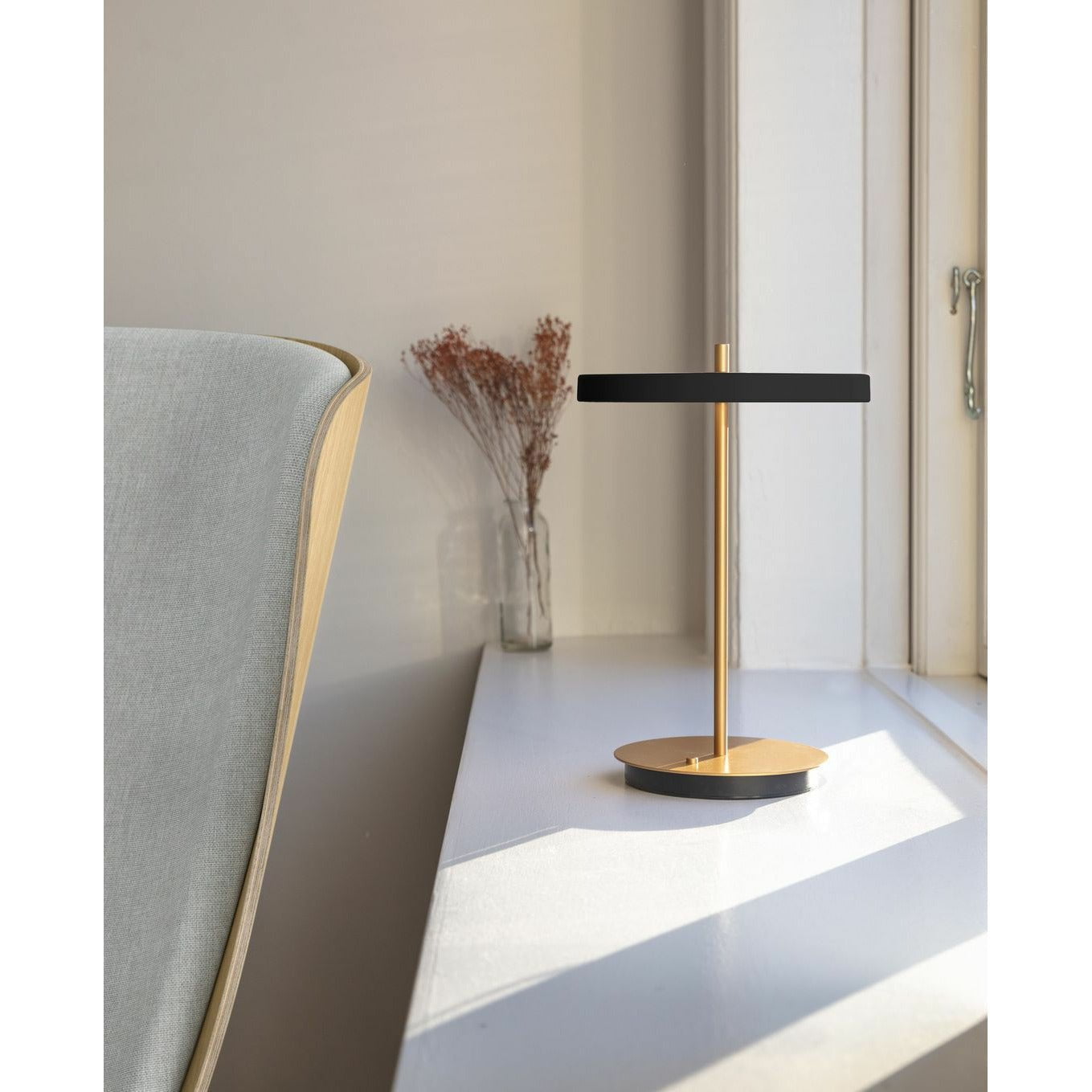UMAGE ASTERIA MOVE LAMP TABLE, NEGRO V2