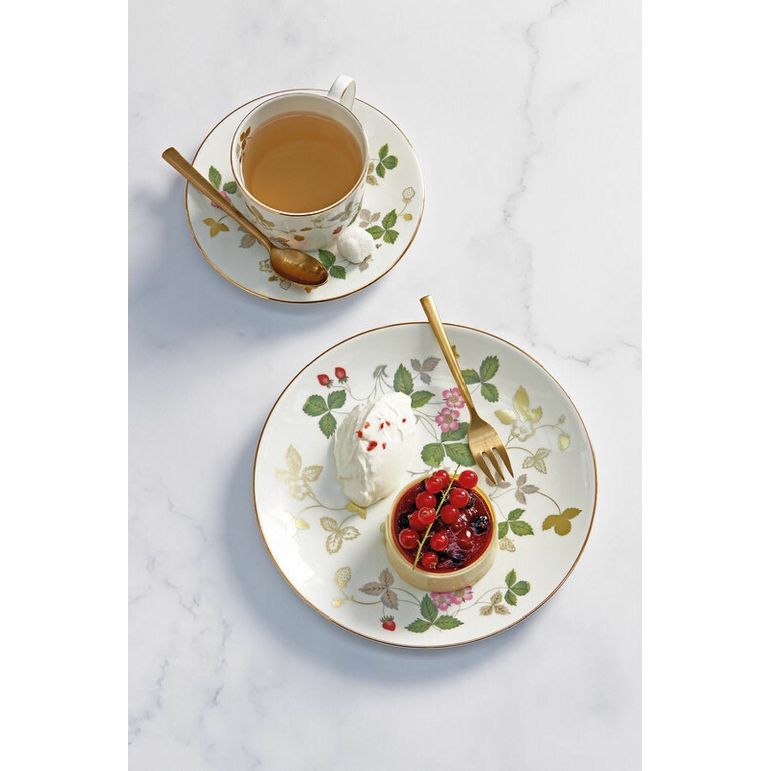 Wedgwood Tasse de thé à la fraise et soucoupe Delphi